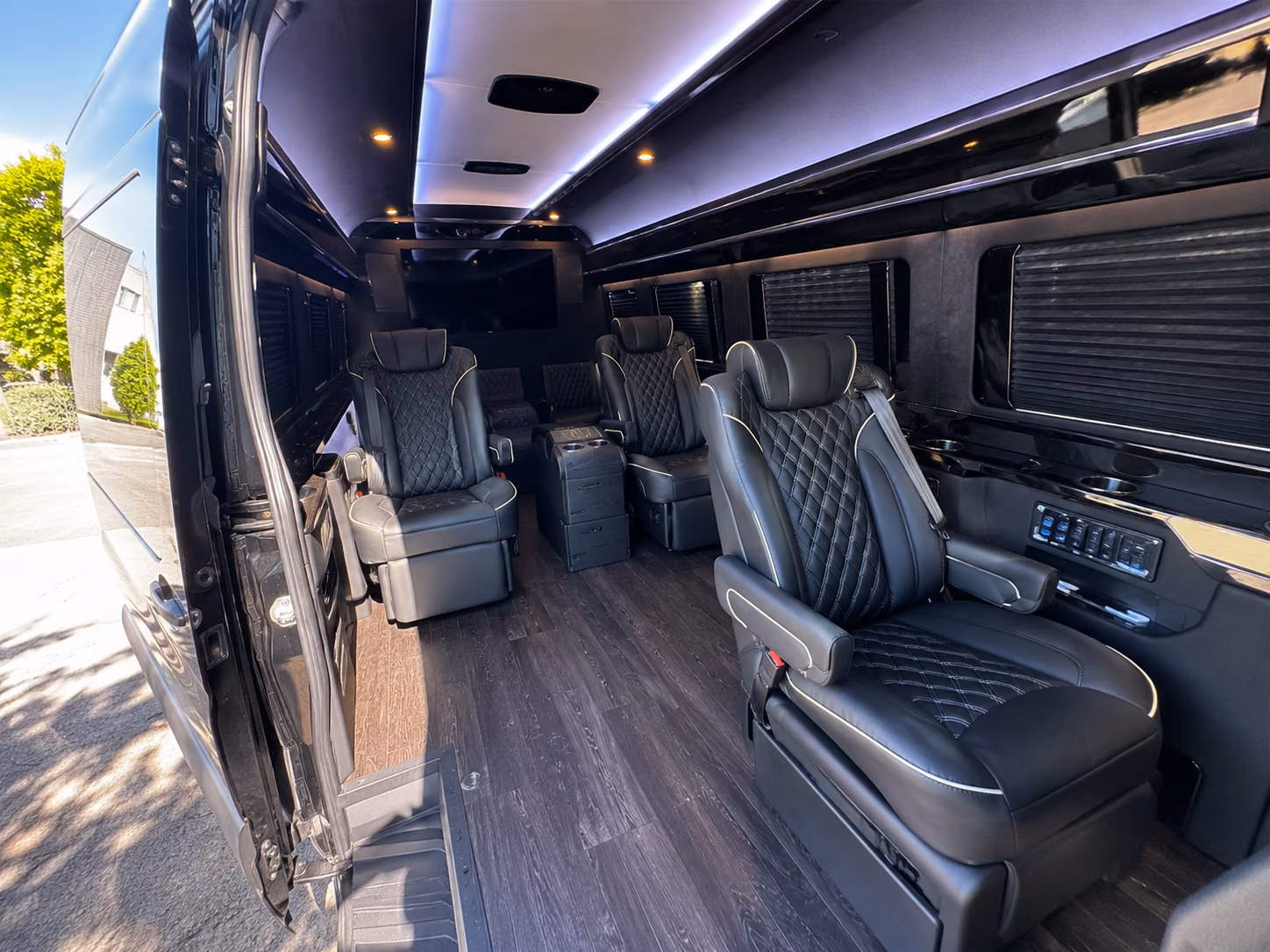 find the perfect transportation for your next airport transfer 1